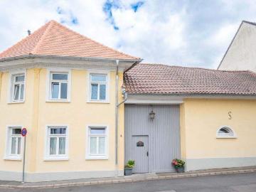 Denkmalgeschützes Hofanwesen derzeit in sechs Einheiten aufgeteilt mit vielen Optionen