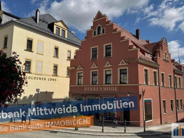 Denkmalschutzobjekt mit großzügigen Räumen in zentraler Lage direkt am Markt!