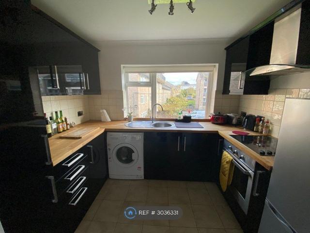 Denleigh Court, London N14, 1 bed flat to rent, £1,600 pcm | PrimeLocation
