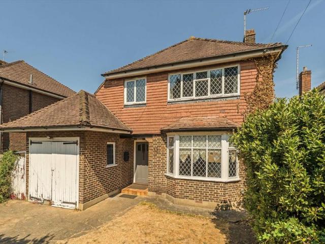 Denleigh Gardens, Thames Ditton KT7 4 bed house to rent £3,250 pcm £750 pw