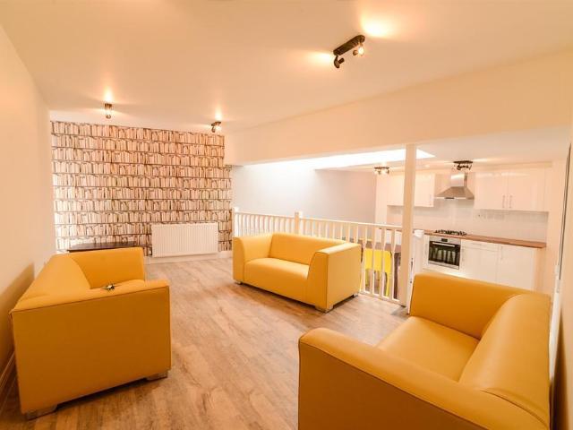 Denmark Hill, Camberwell, SE5 2 bed maisonette to rent £2,400 pcm £554 pw