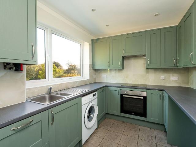 Denmark Hill, London SE5, 3 bed flat to rent, £3,000 pcm | PrimeLocation