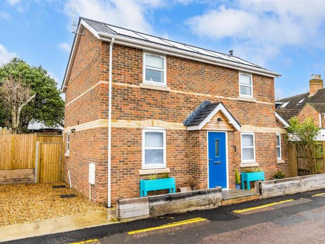 Denmark Lane, Poole 3 bed detached house to rent £1,650 pcm £381 pw
