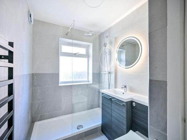 Denmark Road, Kingston, Kingston upon. 1 bed flat to rent £1,750 pcm £404 pw