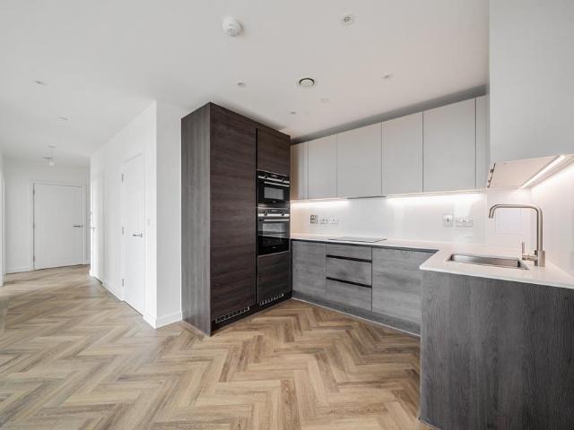 Denmark Road London NW6 2 bed apartment to rent £3,501 pcm £808 pw
