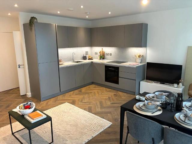 Denmark Road, London, NW6 2 bed flat to rent £3,500 pcm £808 pw