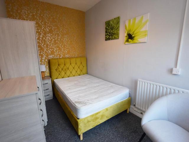 Denmark Road, Northampton NN1 1 bed terraced house to rent £687 pcm £159 pw