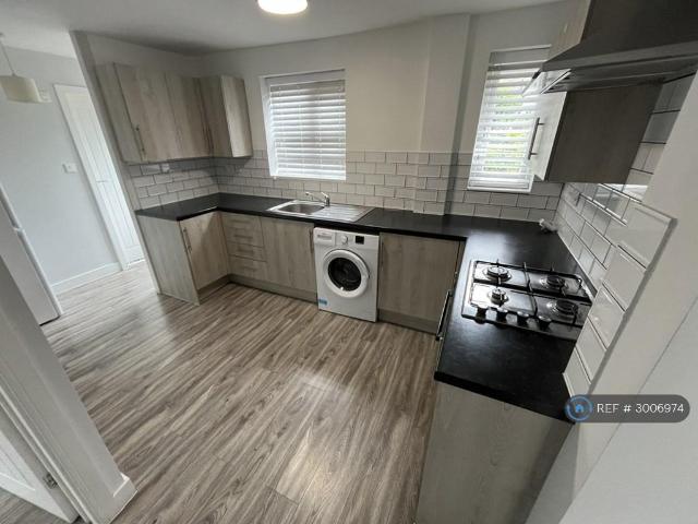 Denmark St, London, E13 4 bed semi detached house £2,650 pcm £612 pw