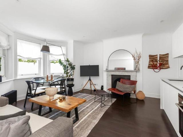 Denmark Villas, Hove 2 bed flat to rent £2,350 pcm £542 pw