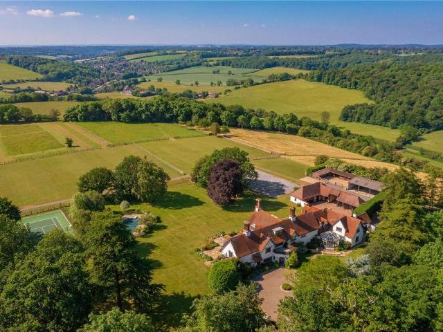 Denner Hill, Great Missenden. 6 bed detached house to rent £12,500 pcm £2,885 pw