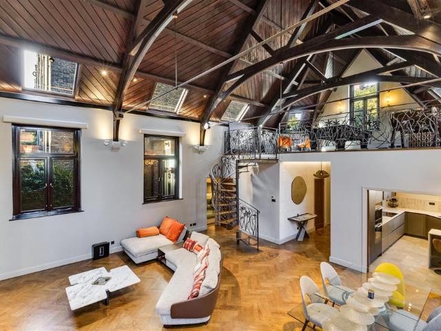 Denning Road, Hampstead, London, NW3 4 bed detached house to rent £25,000 pcm £5,769 pw
