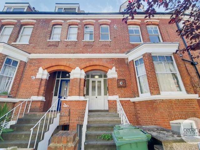 Dennington Park Road, West Hampstead NW6 2 bed flat to rent £2,999 pcm £692 pw