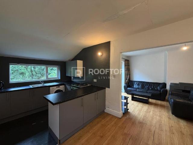 Dennistead Crescent, Leeds LS6 4 bed house to rent £2,253 pcm £520 pw