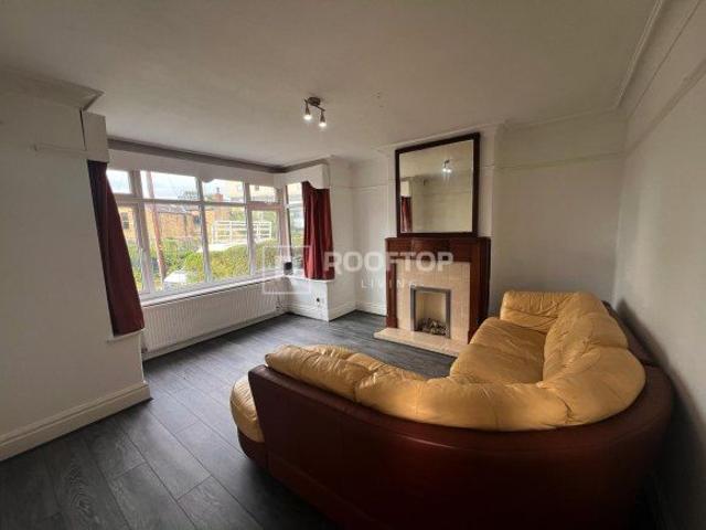 Dennistead Crescent, Leeds LS6, 4 bed shared accommodation to rent, £542 pppm | PrimeLocation