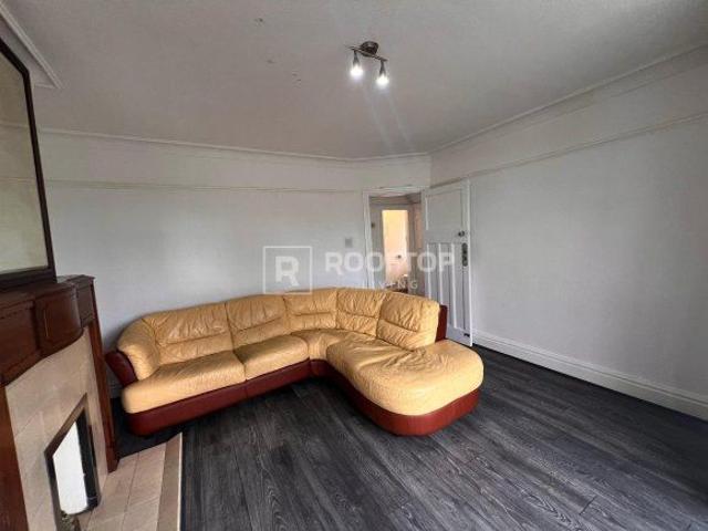 Dennistead Crescent, Leeds LS6, 3 bed shared accommodation to rent, £650 pppm | PrimeLocation
