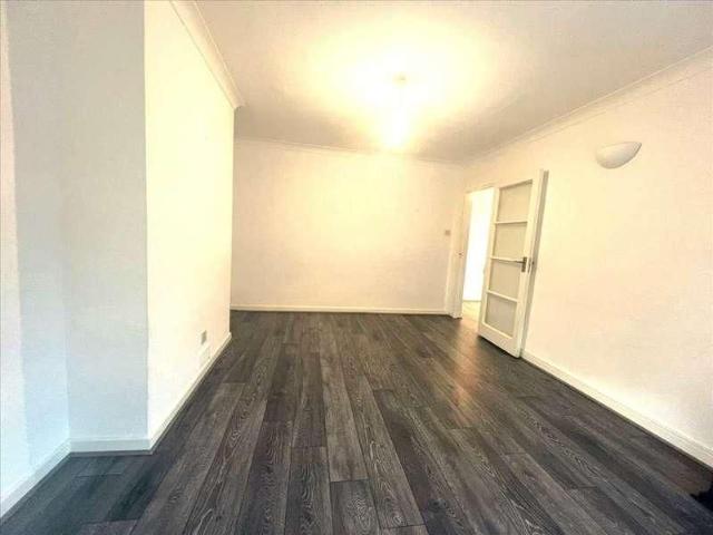 Dennis Gardens, Stanmore, HA7