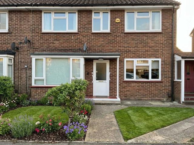 Dennis Gardens, Stanmore HA7, 2 bed flat to rent, £2,100 pcm | PrimeLocation