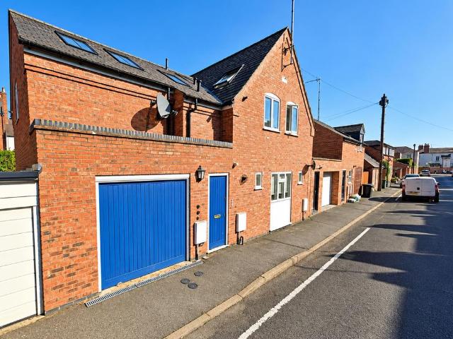 Dennis House, 71 New Street, Leamington Spa CV31, 2 bed flat to rent, £1,295 pcm | PrimeLocation