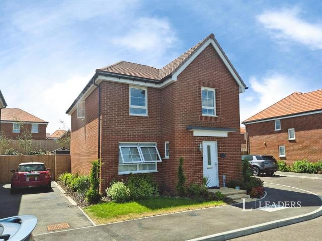 Dennis Way, Eastbourne, East Sussex. 4 bed detached house to rent £2,100 pcm £485 pw