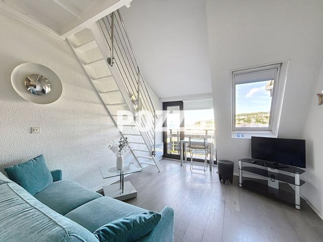 DEAUVILLE 1 pièce s 24 m2 + mezzanine VUE MER