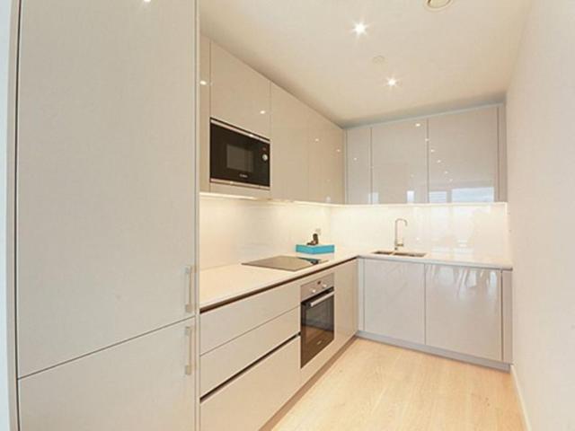Deacon Street, Elephant and Castle. 1 bed flat to rent £2,900 pcm £669 pw