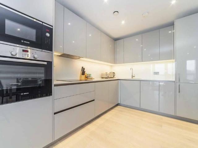 Deacon Street, Elephant and Castle. 2 bed flat to rent £3,801 pcm £877 pw