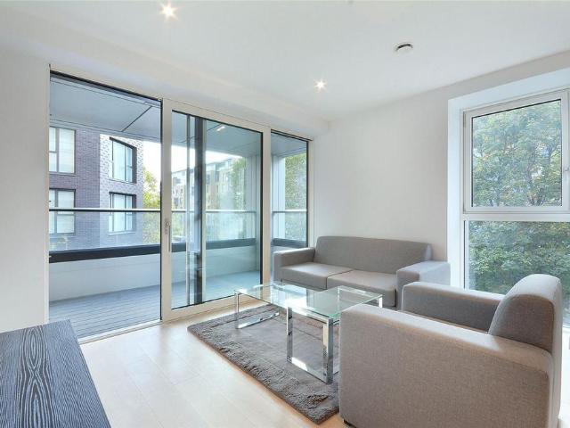 Deacon Street, Elephant and Castle. 2 bed flat to rent £4,600 pcm £1,062 pw