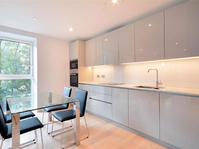 Deacon Street, Elephant and Castle. 2 bed flat to rent £4,600 pcm £1,062 pw