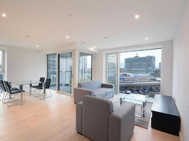 Deacon Street, Elephant and Castle. 2 bed flat to rent £5,000 pcm £1,154 pw