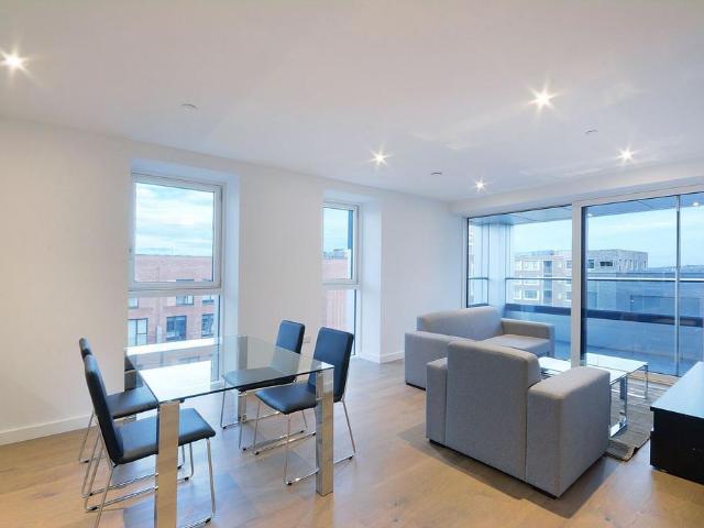 Deacon Street, Elephant and Castle, SE17 2 bed flat to rent £3,467 pcm £800 pw