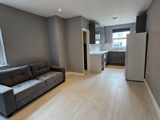 Deacon Road, Willesden NW2, 3 bed maisonette to rent, £2,300 pcm | PrimeLocation