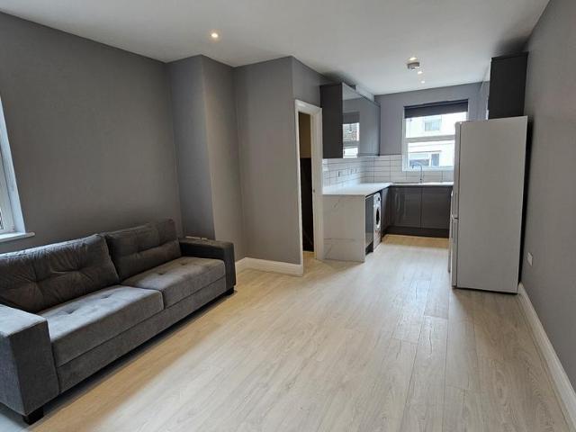Deacon Road, Dollis Hill/Willesden NW2 3 bed maisonette to rent £2,300 pcm £531 pw