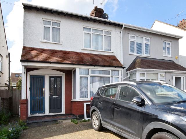 Deaconsfield Road, Hemel Hempstead HP3, 1 bed flat to rent, £1,250 pcm | PrimeLocation