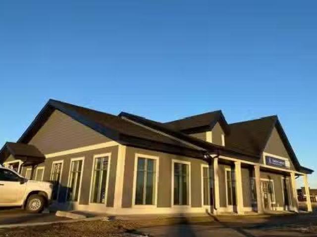 For Rent! Avenue Nw, Airdrie, AB, T4B 2R3 commercial for lea.