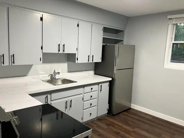 Deal! Big 2 Bedroom unit in Fourplex in Bankview