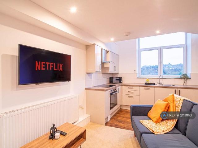 Deal House, Huddersfield, HD5 1 bed flat to rent £885 pcm £204 pw