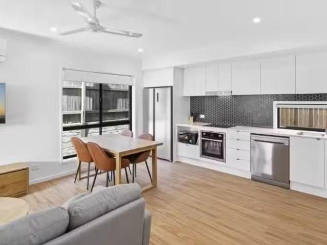 Cheap R1/56 Larcom Crescent, Redbank Plains House for rent Li.