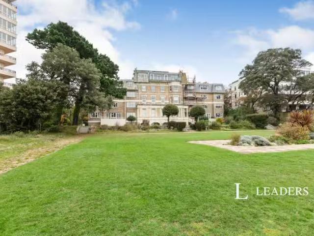 Rental! Studio flat for rent in Manor Road, Bournemouth, Dorse.