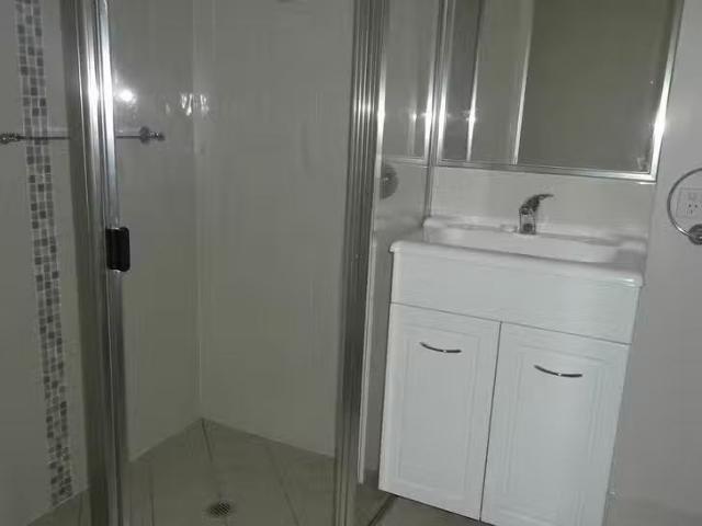 Nice UNIT 1/8 Riverview Terrace, Parkside, QLD 4825