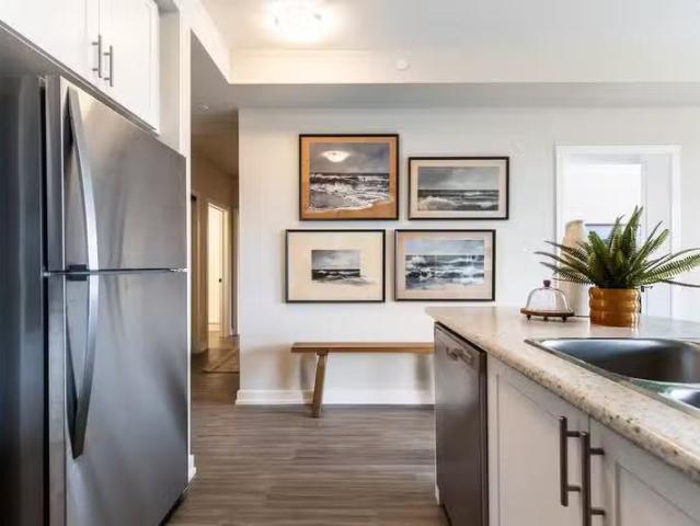 Deal! Unit 201 870 Queenston Road