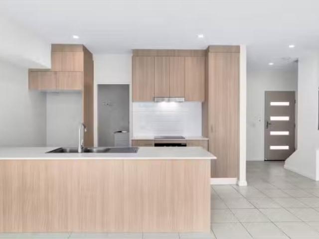 Deal! 14/138 Central St, Labrador Townhouse for rent Listed b.