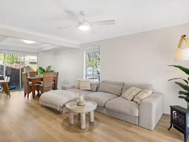 Cozy 14/1 Township Drive, Burleigh Heads, QLD 4220 Townhouse.
