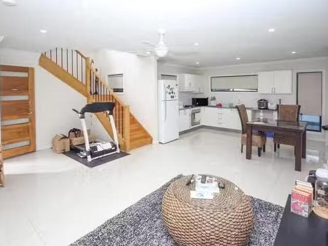 Just in! 1/41 Birdwood Road, Holland Park West, QLD 4121