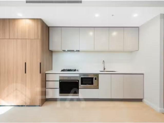 Just in! 1423/1 Maple Tree Road, Westmead Apartment for rent.
