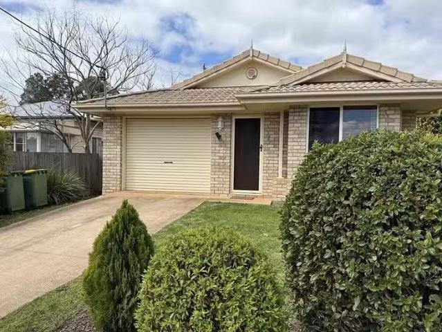 Rental! 1/42 Gordon Avenue, Newtown, QLD 4350