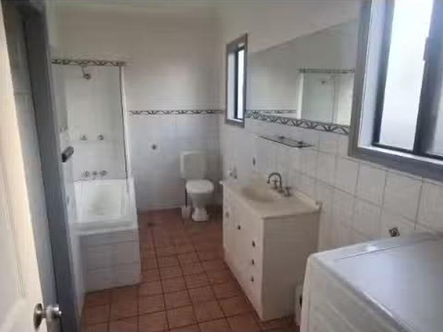 Nice 142B Wingewarra St, DUBBO Apartment for rent Listed by F.