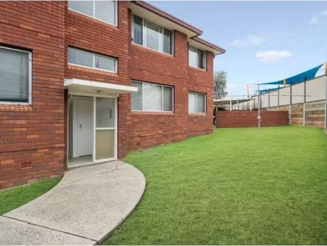 Cozy 1/46 Rowe Avenue, Lurnea Apartment for rent Listed by C2.