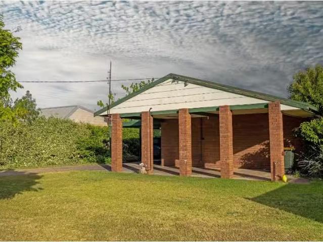 Cozy 14 Maiden Street, Moama House for rent Listed by Tara Ap.