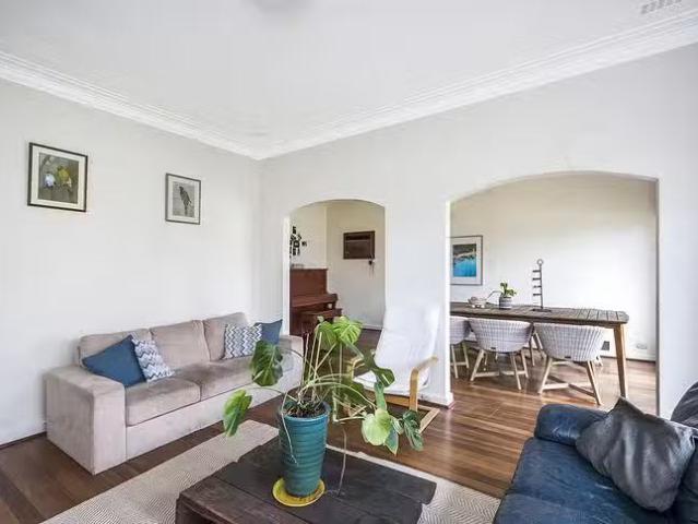 Cozy 14 Monash Avenue, Como, WA 6152