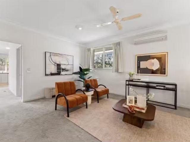 Cheap 1/4 Ovens Street, Box Hill North Apartment for rent Lis.